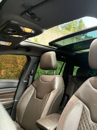 JEEP COMMANDER 1.3 T270 TURBO FLEX OVERLAND AT6 JEEP COMMANDER 1.3 T270 TURBO FLEX OVERLAND AT6